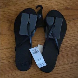 Abercrombie Leather Cross-Strop Sandals